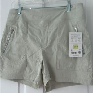 Athleta NWT trekkie north Short size 8